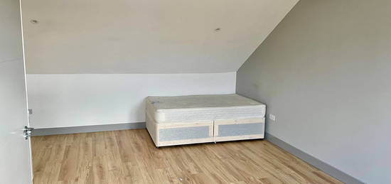 Studio to rent in Bodiam Road, Stretham London SW16