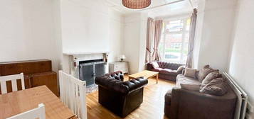 Terraced house to rent in Rosebery Crescent, Newcastle Upon Tyne NE2