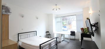 3 bed flat to rent