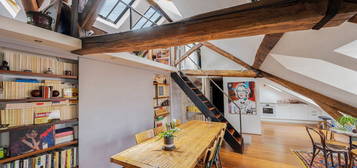 Duplex d'architecte avec vue sur Montmartre au coeur du Quartier des Enfants Rouges