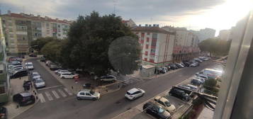 Arrendamento de Apartamento T1  na rua José Gomes Ferreira s/n