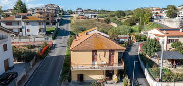 Pagliare Casa Singola con corte esterna