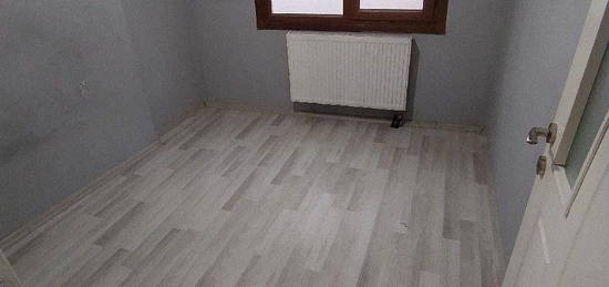 kiralk daire 10 yllk binada 4 kat 2+1 80 M2 cadde zerinde asansrl