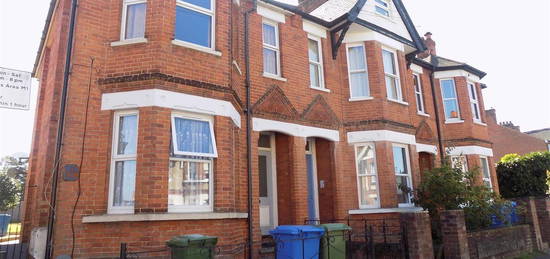 Maisonette to rent in St. Michaels Road, Aldershot GU12