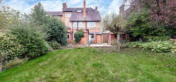 6 bedroom semi-detached house for sale