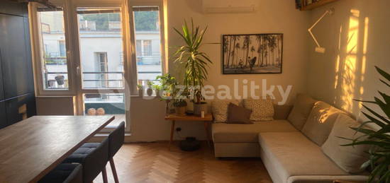 Pronájem bytu 2+kk 48 m², Křižíkova, Praha