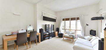 Flat to rent in Marlborough Hill, St Johns Wood, London NW8