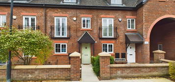 3 bed town house for sale