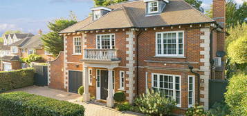 7 bedroom detached house