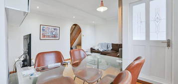 3 bedroom flat for sale