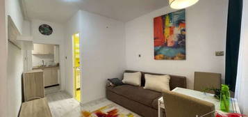 Apartament cu 2 camere, vis-a-vis de UMF.