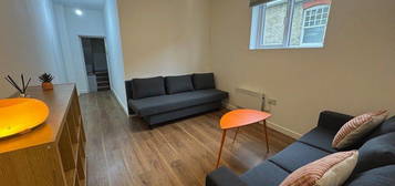 Flat to rent in Hornsey Road, London N7