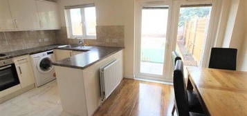 4 bed semi-detached house to rent