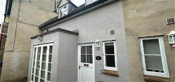 Cottage to rent in West Street, Buckingham MK18