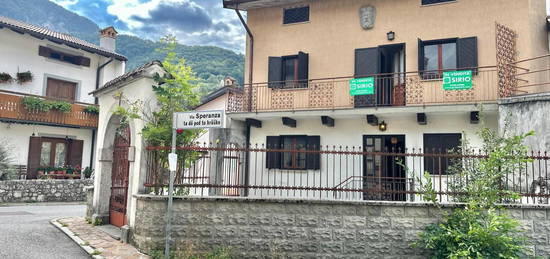 CASA DI TESTA CON CORTE ESCLUSIVA FR. OSEACCO