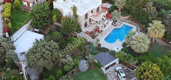 BODRUM YALIKAVAK'TA MUHTEEM MANZARALI MTEMLATLI 2 ADET ViLLA