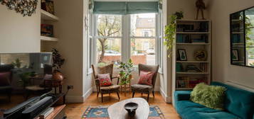 Flat for sale in Hainault Road, Leytonstone, London E11