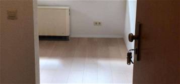 Renovierte 2-Zimmer-Souterrain-Wohnung mit gehobenem Badezimmer