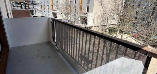 F3 RENOVE AVEC BALCON ET GARAGE