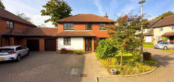 5 bed link detached house for sale