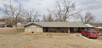 427 W  Oak St, Binger, OK 73009