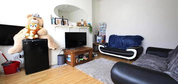 4 bedroom terraced house to rent