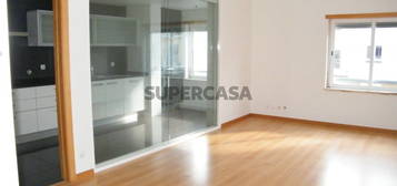 Apartamento T1 semi-novo