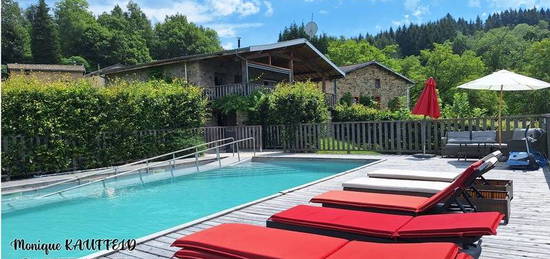 INVESTISSEURS!!maison de vacances 4 P(63) pour personnes handicapés avec piscine chauffée adaptée à haut rendement locatif. Gîte à vendre 4 pièces AUGEROLLES (63)adaptée personnes en mobilité réduite, avec piscine et terrain 1773m²