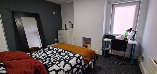 5 bed shared accommodation to rent