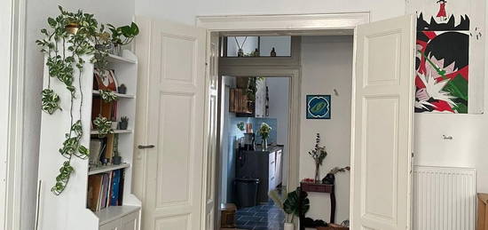 Charmante zwei Zimmerwohnung mit Stuck im Herzen von Fürther