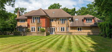 6 bedroom detached house