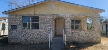 120 N Plum St, Pearsall, TX 78061