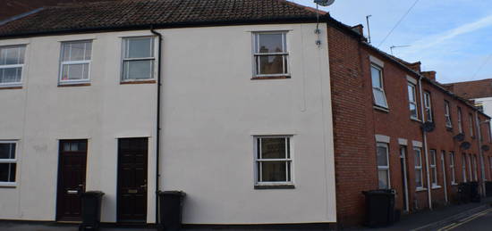 Terraced house to rent in Queen Street, Bridgwater TA6