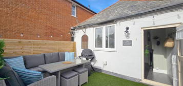 Flat for sale in St Thomas Street, Lymington, Hampshire SO41