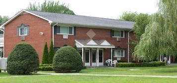 125 Terryville Rd Apt 1C, Port Jefferson Station, NY 11776