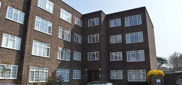 Flat to rent in Arborfield Close, Slough, Berkshire SL1