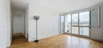 Appartement  à louer, 4 pièces, 3 chambres, 70 m²