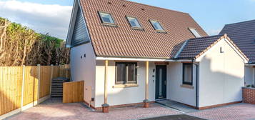 2 bed detached house for sale