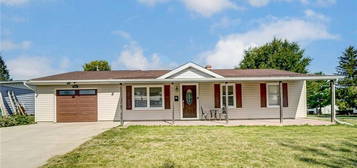 806 Bellows Dr, New Carlisle, OH 45344