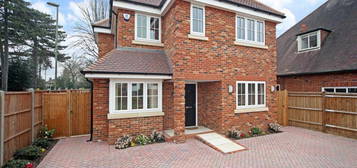 6 bedroom detached house