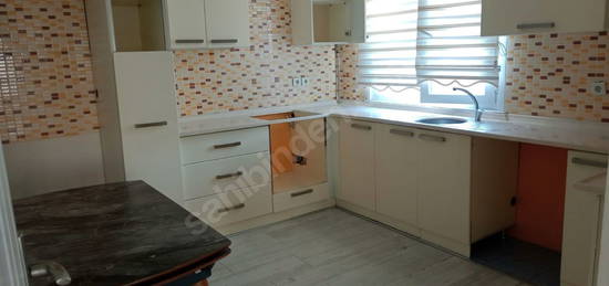 Pendik Çamçeşmede Kiralık 100m2 Kombili 2+1 Daire