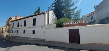 Casa adosada en calle Hiladores en Baza