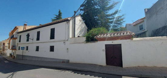 Casa adosada en calle Hiladores en Baza