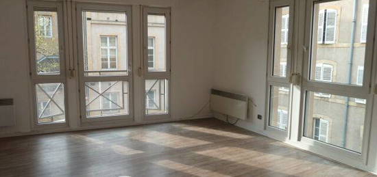 Appartement  à louer, 3 pièces, 2 chambres, 75 m²