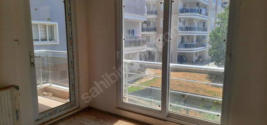 Üniversiteye Yürüyerek 3 Dakika Site İçinde Kiralık