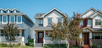 30 SW Evansford Cir NW, Calgary, AB T3P 0A8