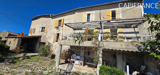 Ardèche, grande maison familiale avec une grande piscine avec une vue splendide. Terrain attenant de 1800m² environ