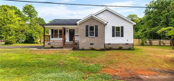 1132 Lawson St, Eden, NC 27288