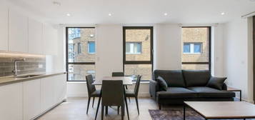 Flat to rent in Gatsby Apartments, London Square Spitalfields, Aldgate E1