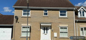 3 bedroom semi-detached house